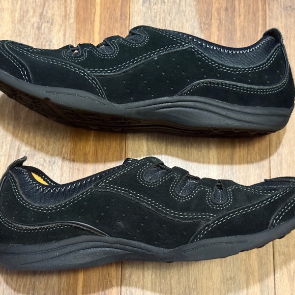 Lands End Slip on Shoes- Size 8- LIKE NEW - Picture 2 of 7